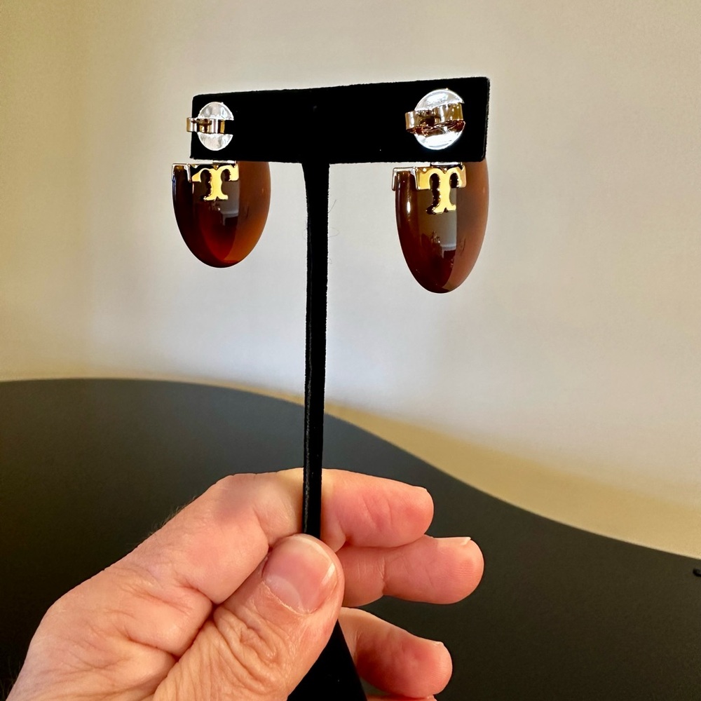 Tory Burch NWT Authentic luxury minimalist applied logo resin hoop earrings - Picture 10 of 17